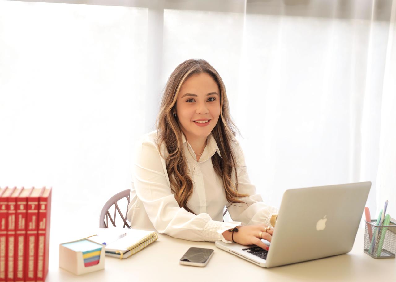 Maria Eduarda, consultora em licitações